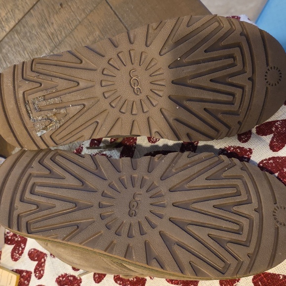 UGG Short Boots - Picture 3 of 4